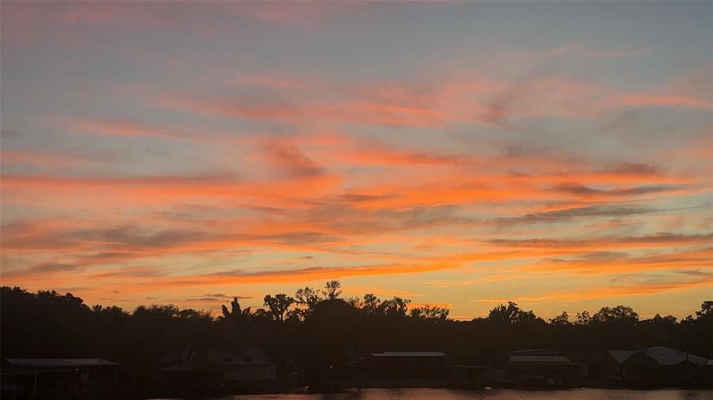 На продажу: $249,900 (2 спален, 2 ванн, 1102 Квадратных фут)