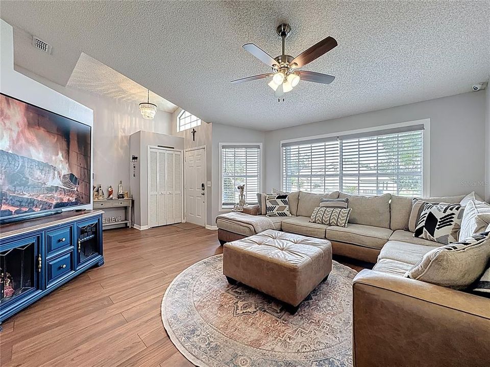 Active With Contract: $435,000 (3 beds, 2 baths, 1766 Square Feet)