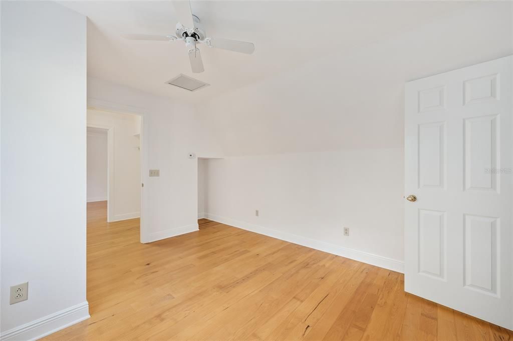 En Venta: $995,000 (5 camas, 3 baños, 3920 Pies cuadrados)