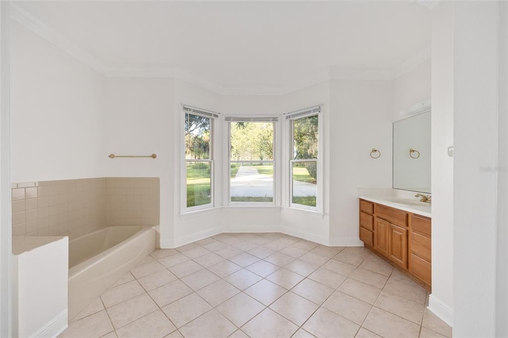 En Venta: $995,000 (5 camas, 3 baños, 3920 Pies cuadrados)