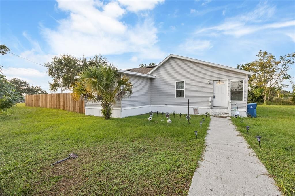 For Sale: $260,000 (3 beds, 2 baths, 1700 Square Feet)