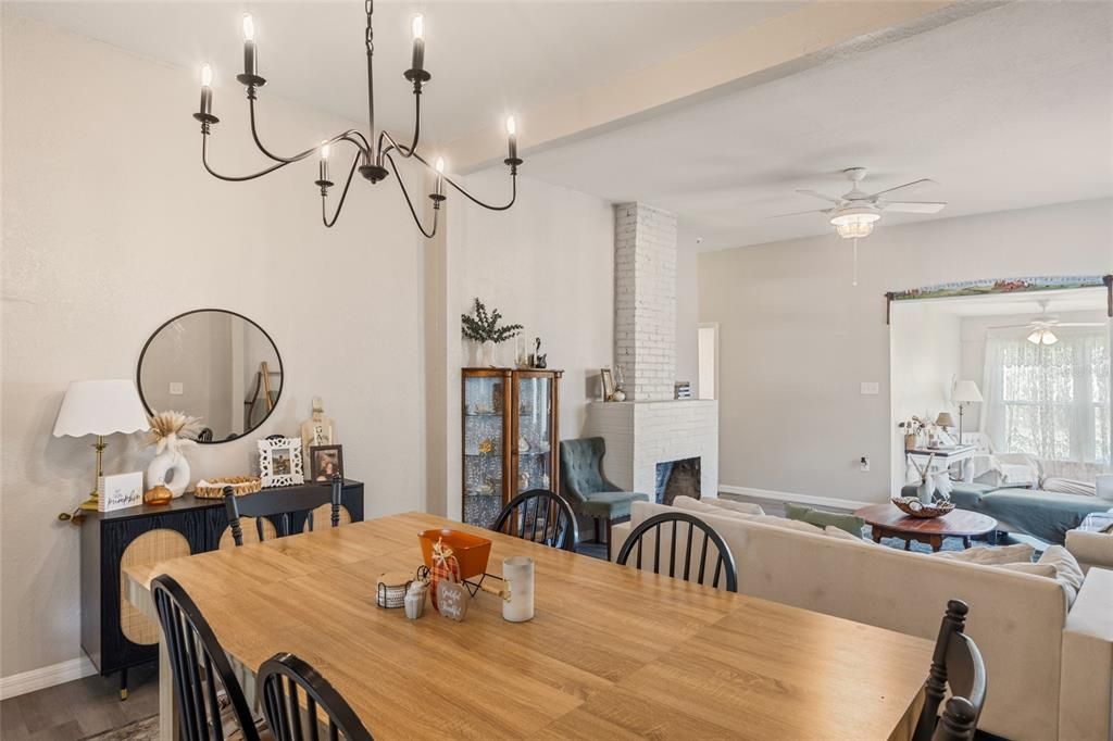 For Sale: $260,000 (3 beds, 2 baths, 1700 Square Feet)