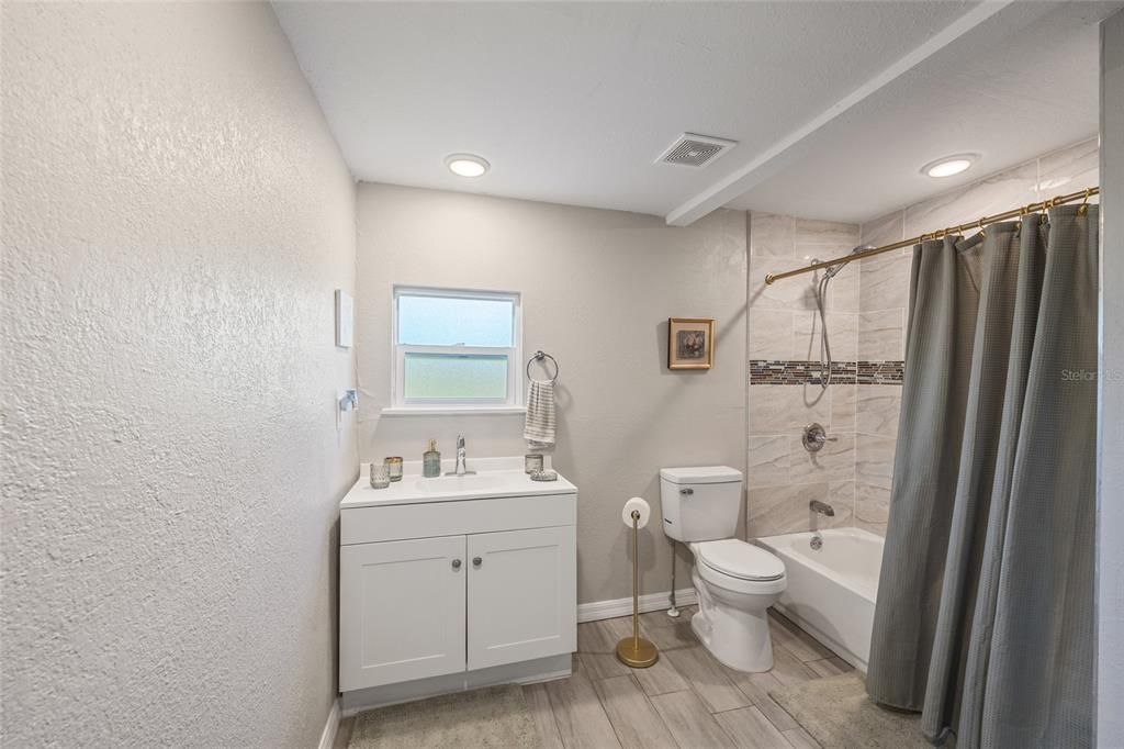 For Sale: $260,000 (3 beds, 2 baths, 1700 Square Feet)