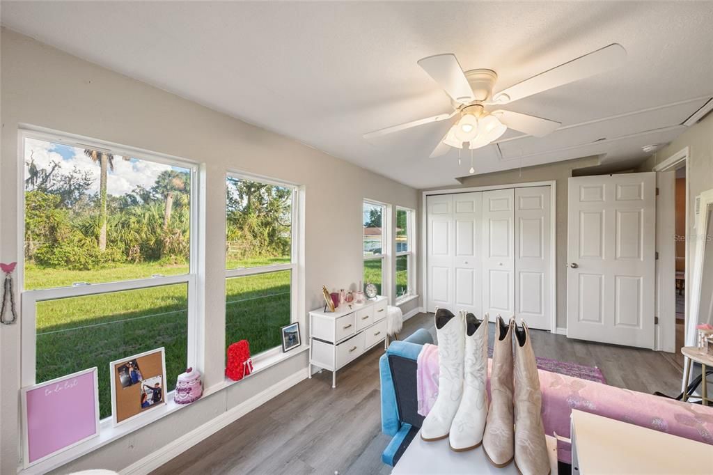 For Sale: $260,000 (3 beds, 2 baths, 1700 Square Feet)