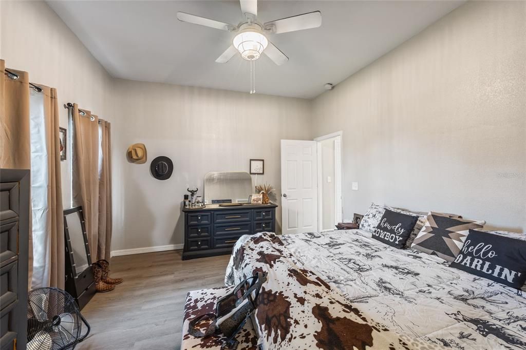 For Sale: $260,000 (3 beds, 2 baths, 1700 Square Feet)