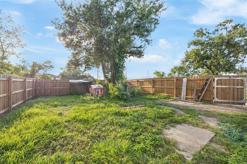 For Sale: $260,000 (3 beds, 2 baths, 1700 Square Feet)