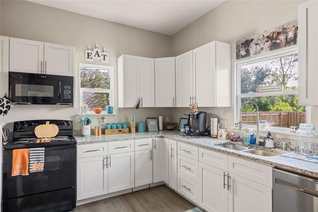 For Sale: $260,000 (3 beds, 2 baths, 1700 Square Feet)