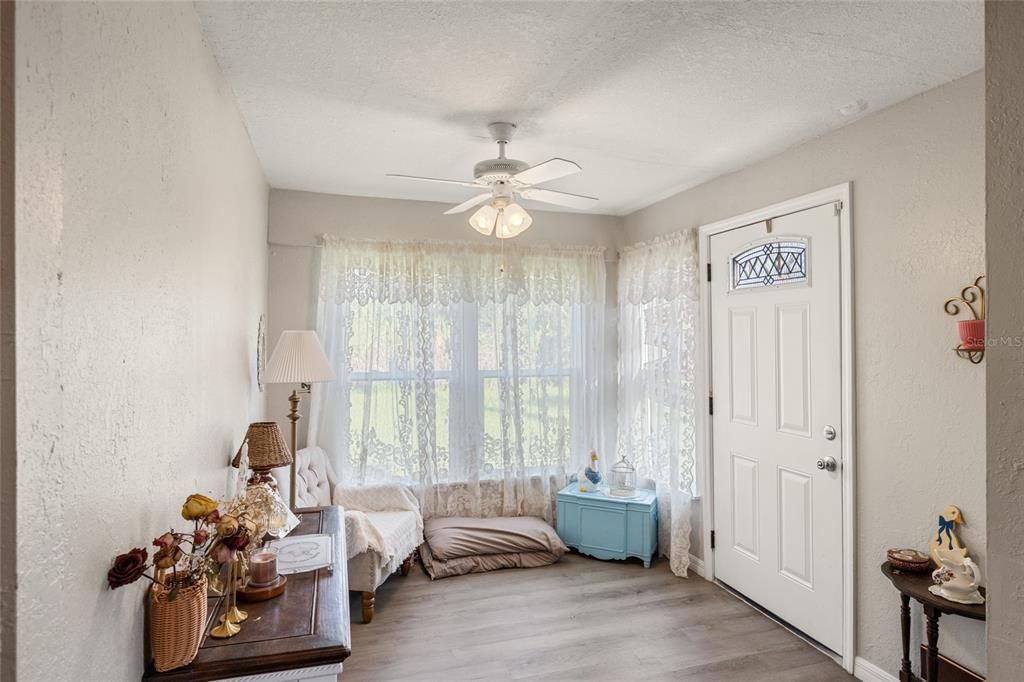 For Sale: $260,000 (3 beds, 2 baths, 1700 Square Feet)