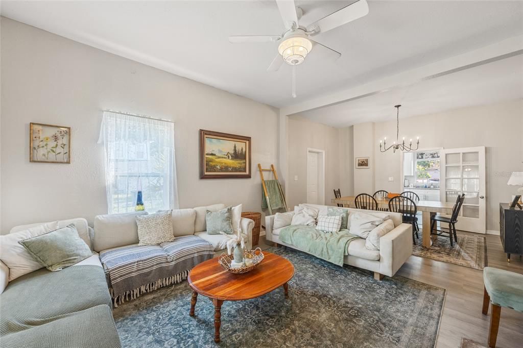 For Sale: $260,000 (3 beds, 2 baths, 1700 Square Feet)