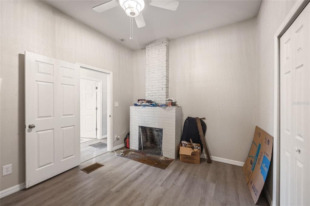 For Sale: $260,000 (3 beds, 2 baths, 1700 Square Feet)