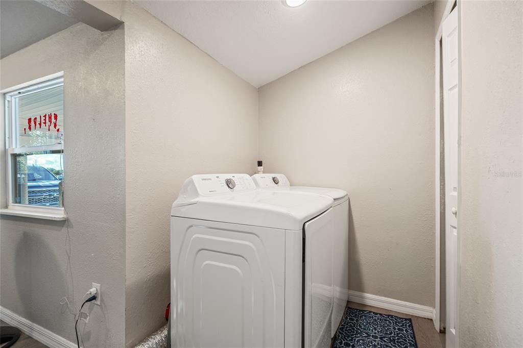 For Sale: $260,000 (3 beds, 2 baths, 1700 Square Feet)