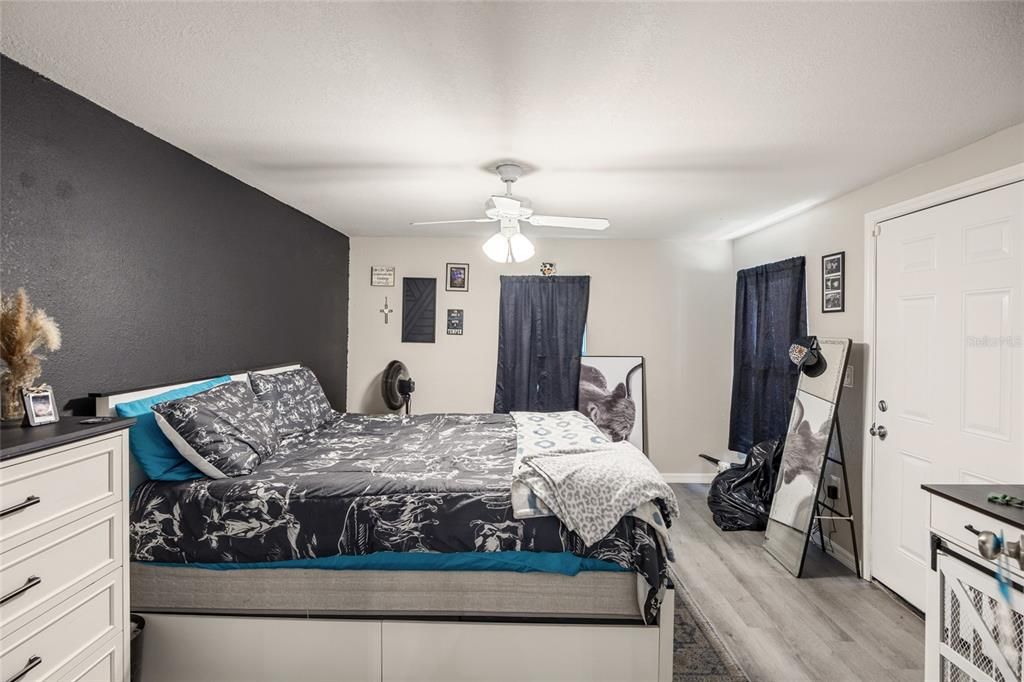 For Sale: $260,000 (3 beds, 2 baths, 1700 Square Feet)