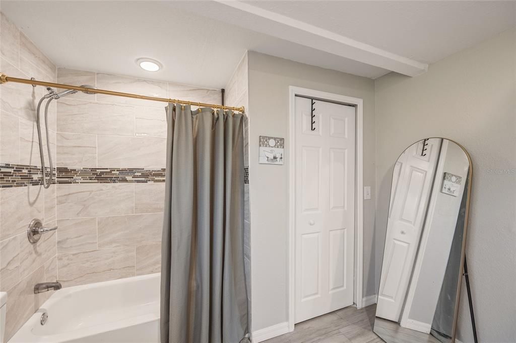 For Sale: $260,000 (3 beds, 2 baths, 1700 Square Feet)