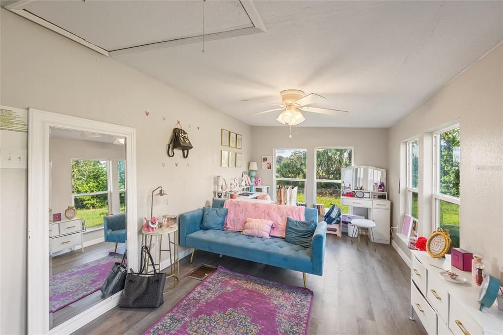 For Sale: $260,000 (3 beds, 2 baths, 1700 Square Feet)