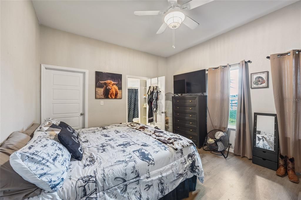 For Sale: $260,000 (3 beds, 2 baths, 1700 Square Feet)