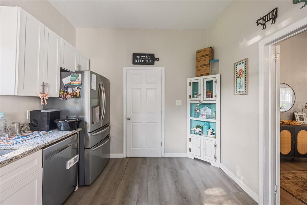 For Sale: $260,000 (3 beds, 2 baths, 1700 Square Feet)