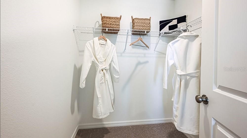 合同活跃: $299,000 (3 贝兹, 2 浴室, 1373 平方英尺)