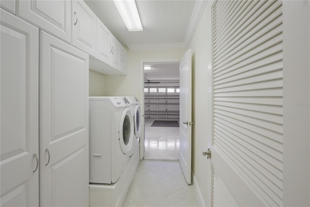 For Sale: $699,000 (3 beds, 2 baths, 1927 Square Feet)