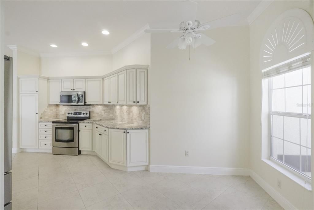 For Sale: $699,000 (3 beds, 2 baths, 1927 Square Feet)