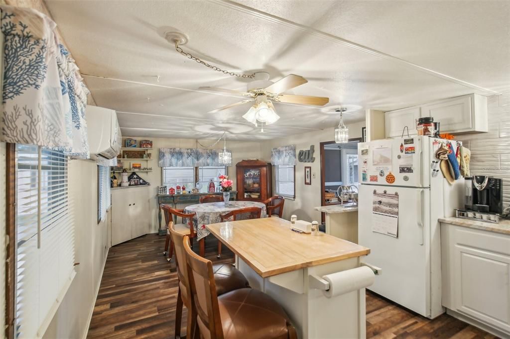 For Sale: $89,900 (2 beds, 1 baths, 952 Square Feet)