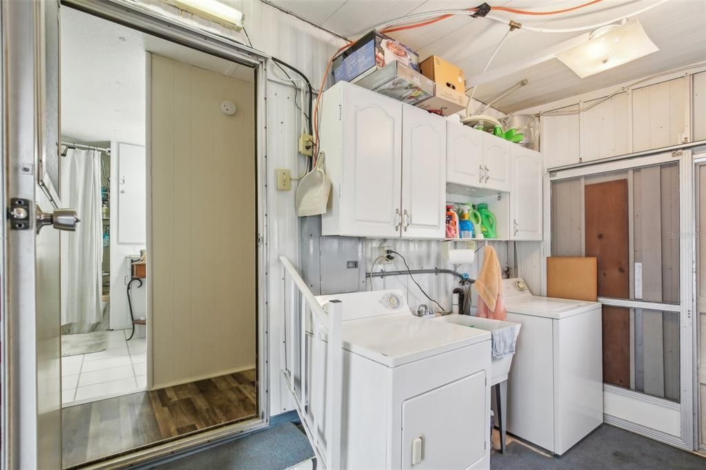 For Sale: $89,900 (2 beds, 1 baths, 952 Square Feet)