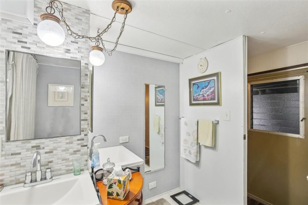 For Sale: $89,900 (2 beds, 1 baths, 952 Square Feet)