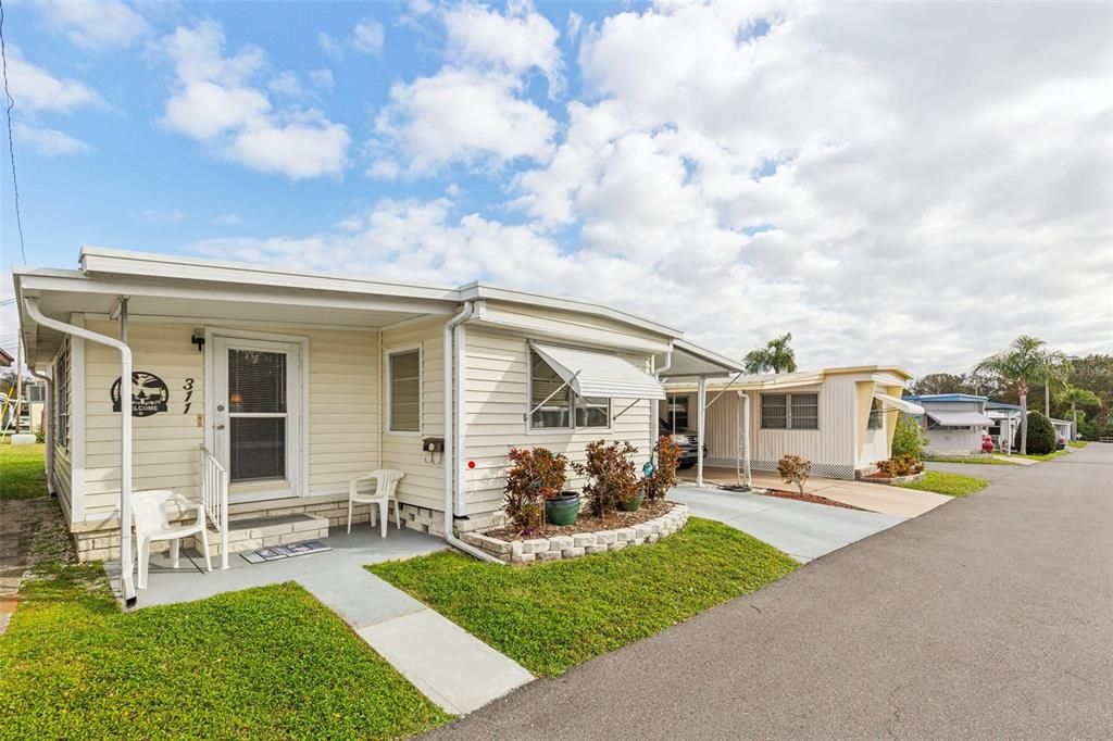 For Sale: $89,900 (2 beds, 1 baths, 952 Square Feet)