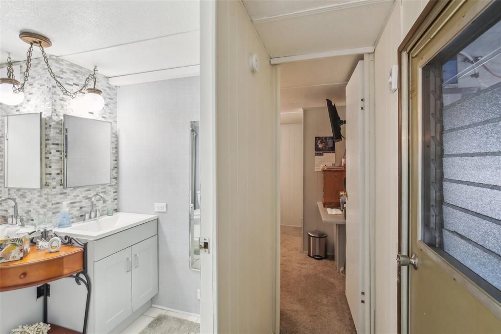 For Sale: $89,900 (2 beds, 1 baths, 952 Square Feet)