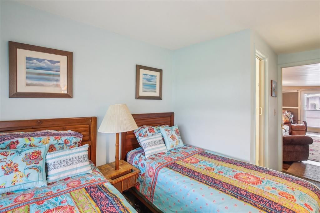 For Sale: $89,900 (2 beds, 1 baths, 952 Square Feet)