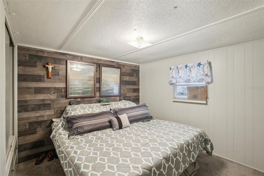 For Sale: $89,900 (2 beds, 1 baths, 952 Square Feet)