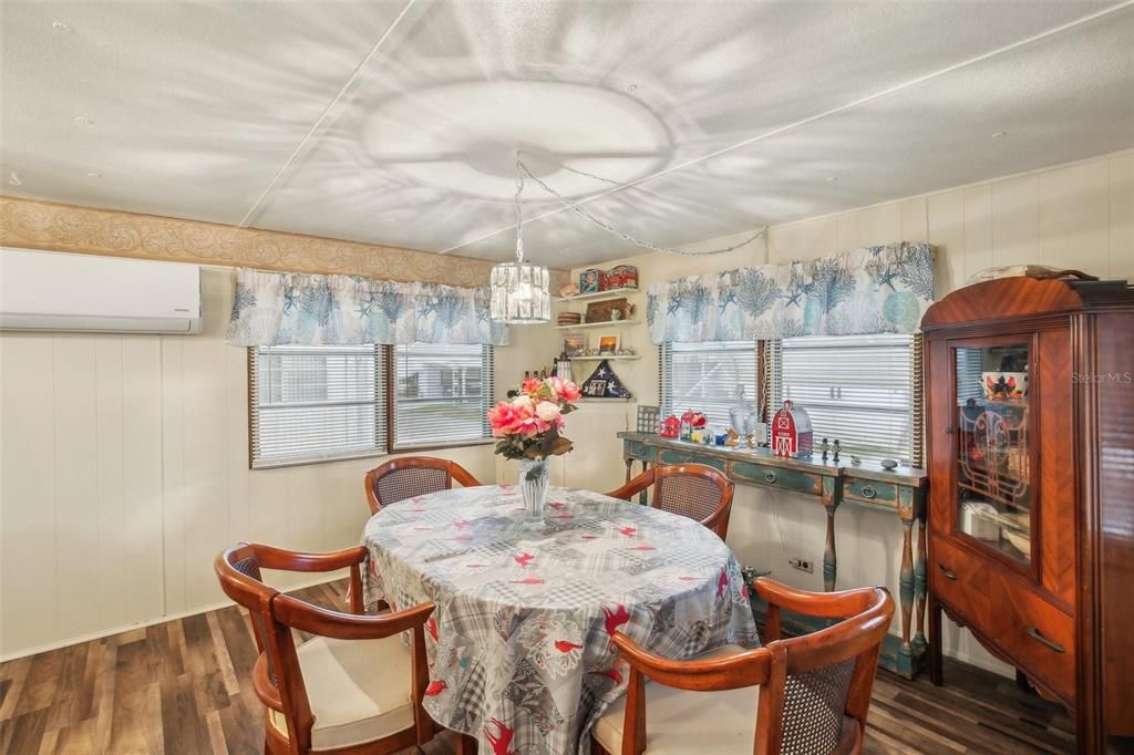 For Sale: $89,900 (2 beds, 1 baths, 952 Square Feet)