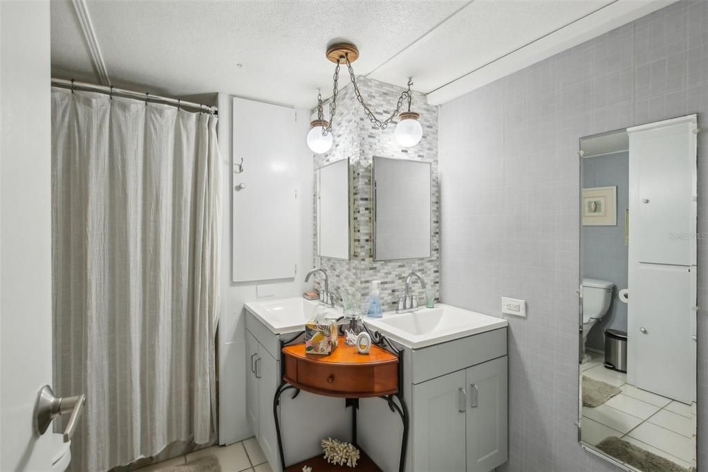 For Sale: $89,900 (2 beds, 1 baths, 952 Square Feet)