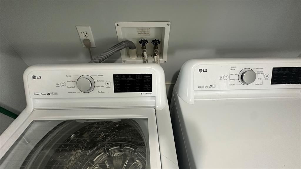 For Sale: $214,900 (2 beds, 2 baths, 1242 Square Feet)