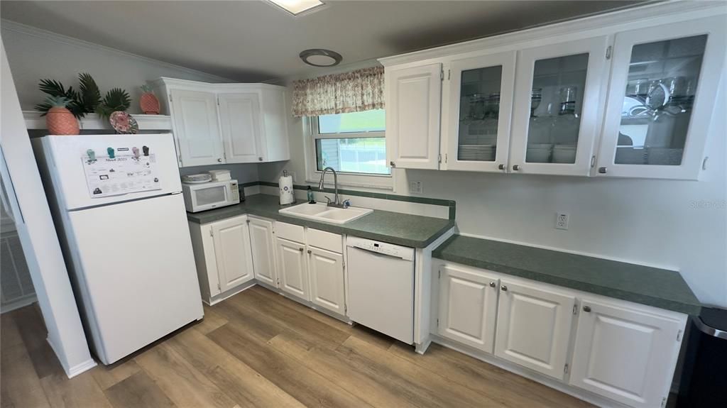 For Sale: $214,900 (2 beds, 2 baths, 1242 Square Feet)
