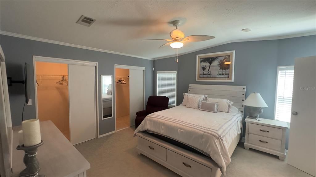 For Sale: $214,900 (2 beds, 2 baths, 1242 Square Feet)