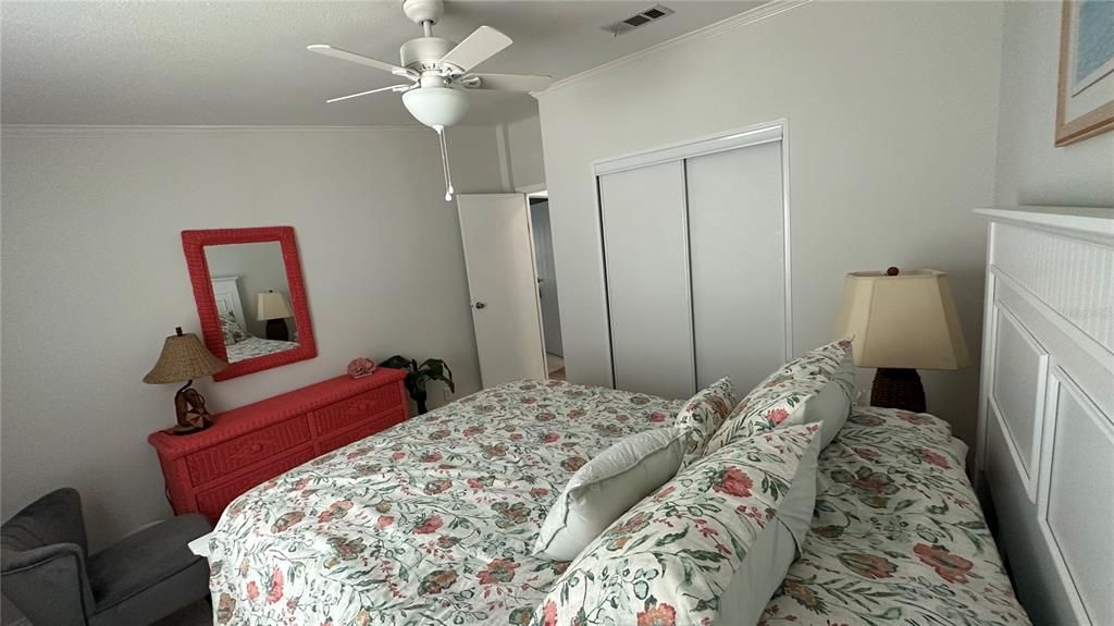 For Sale: $214,900 (2 beds, 2 baths, 1242 Square Feet)