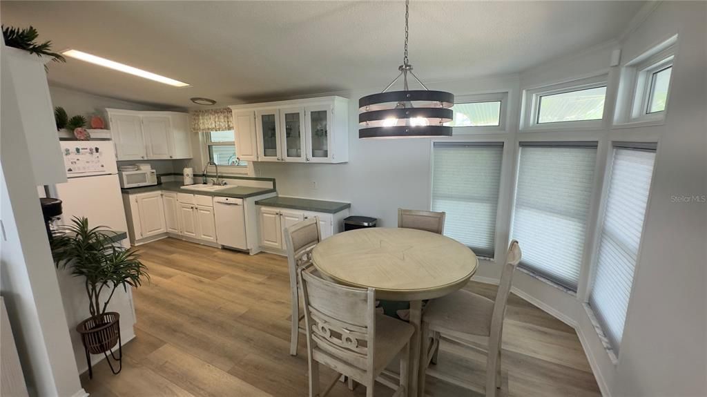 For Sale: $214,900 (2 beds, 2 baths, 1242 Square Feet)