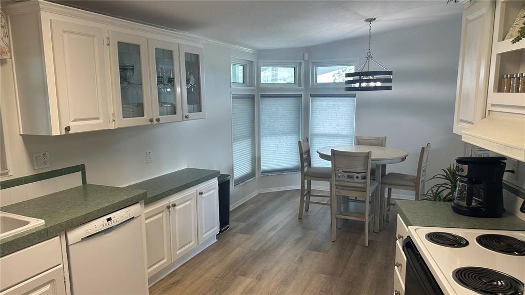 For Sale: $214,900 (2 beds, 2 baths, 1242 Square Feet)