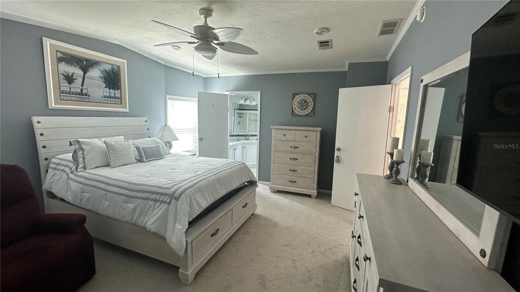 For Sale: $214,900 (2 beds, 2 baths, 1242 Square Feet)