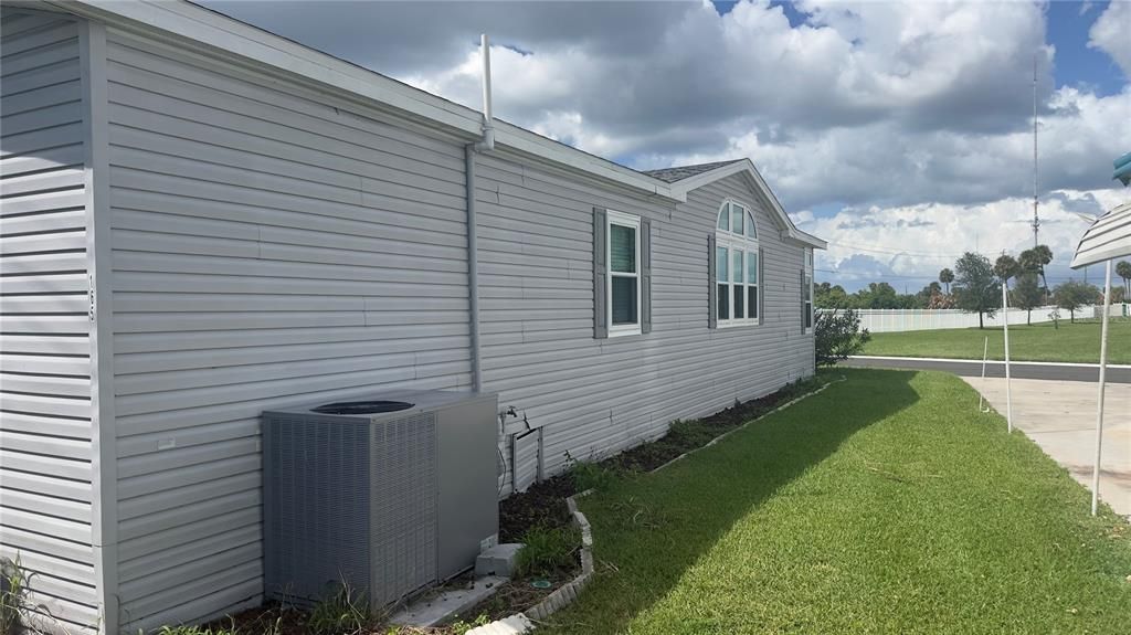 For Sale: $214,900 (2 beds, 2 baths, 1242 Square Feet)