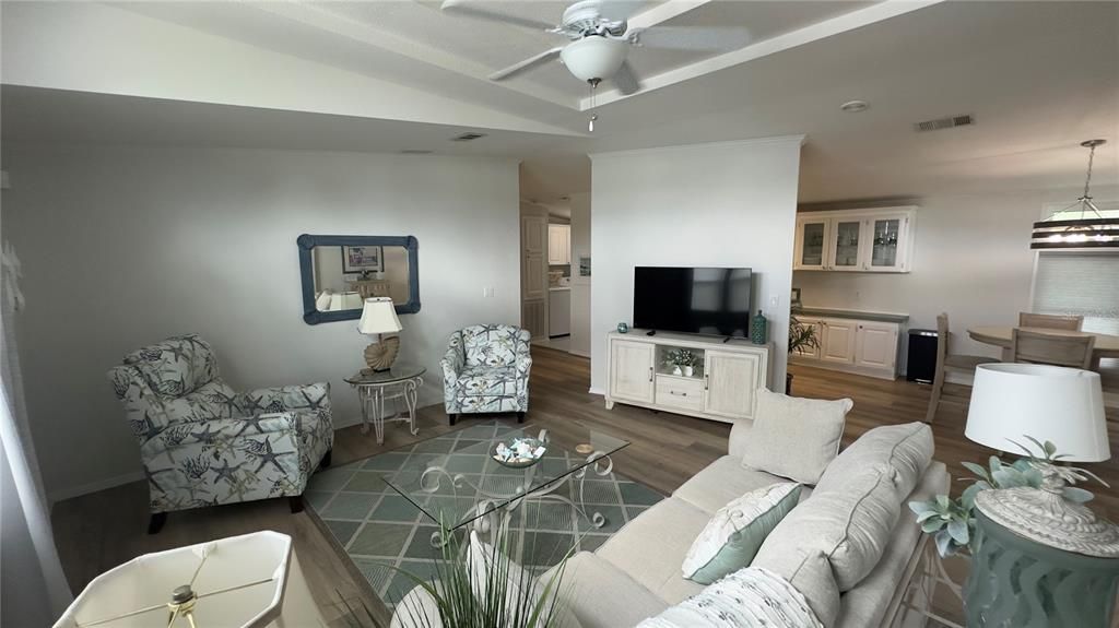 For Sale: $214,900 (2 beds, 2 baths, 1242 Square Feet)