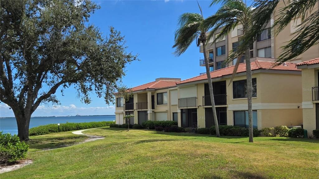 Recently Sold: $350,000 (2 beds, 2 baths, 890 Square Feet)