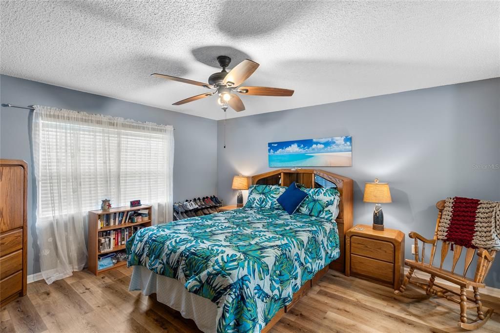 For Sale: $269,900 (2 beds, 2 baths, 1474 Square Feet)