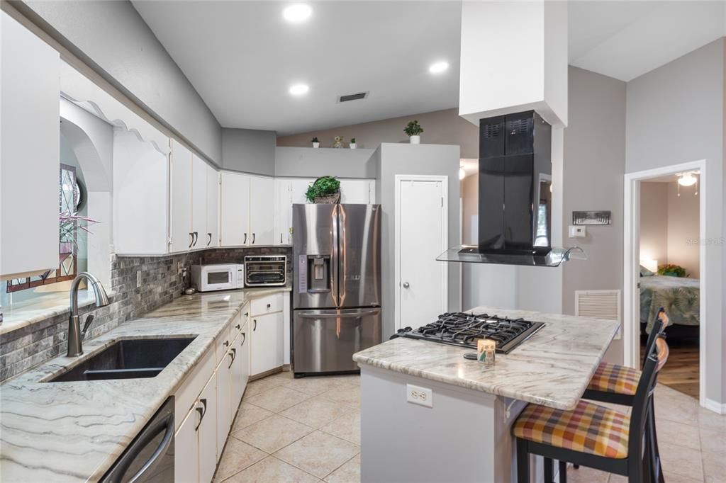 For Sale: $269,900 (2 beds, 2 baths, 1474 Square Feet)