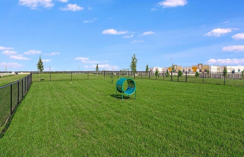 Activo con contrato: $299,000 (4 camas, 2 baños, 1848 Pies cuadrados)