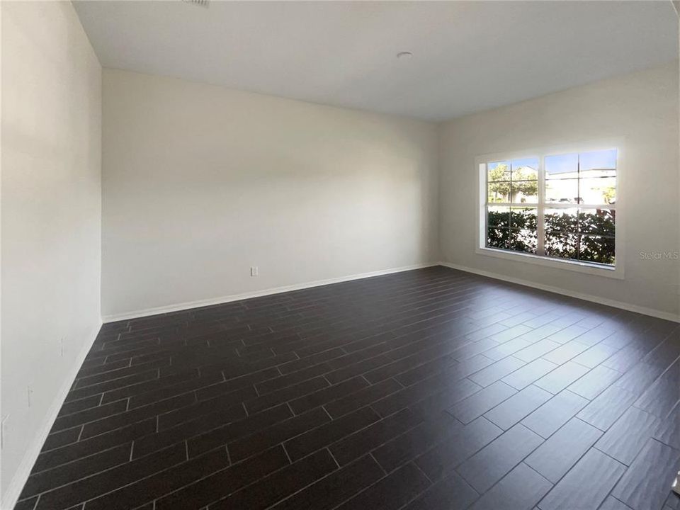 Под контрактом: $475,000 (3 спален, 2 ванн, 2092 Квадратных фут)