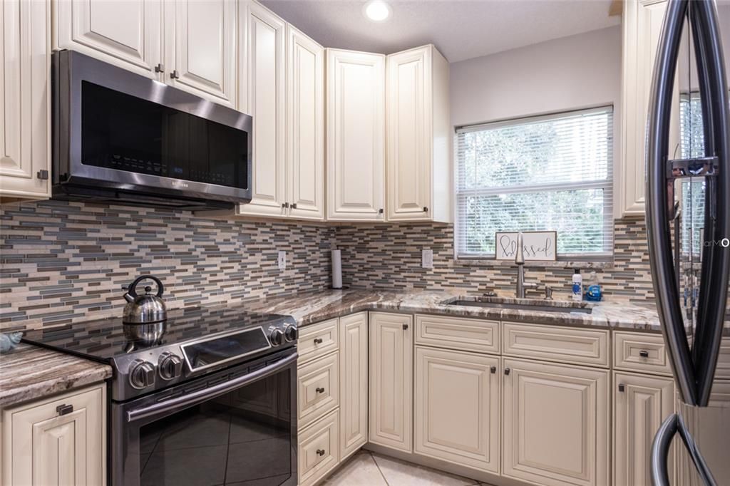 Active With Contract: $244,900 (2 beds, 2 baths, 1074 Square Feet)