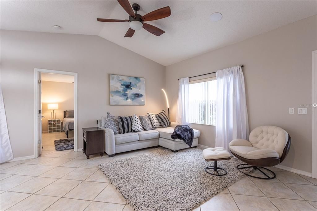 Active With Contract: $244,900 (2 beds, 2 baths, 1074 Square Feet)