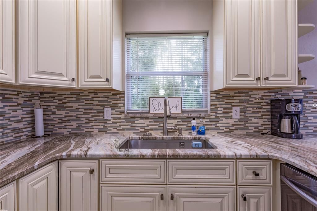 Active With Contract: $244,900 (2 beds, 2 baths, 1074 Square Feet)