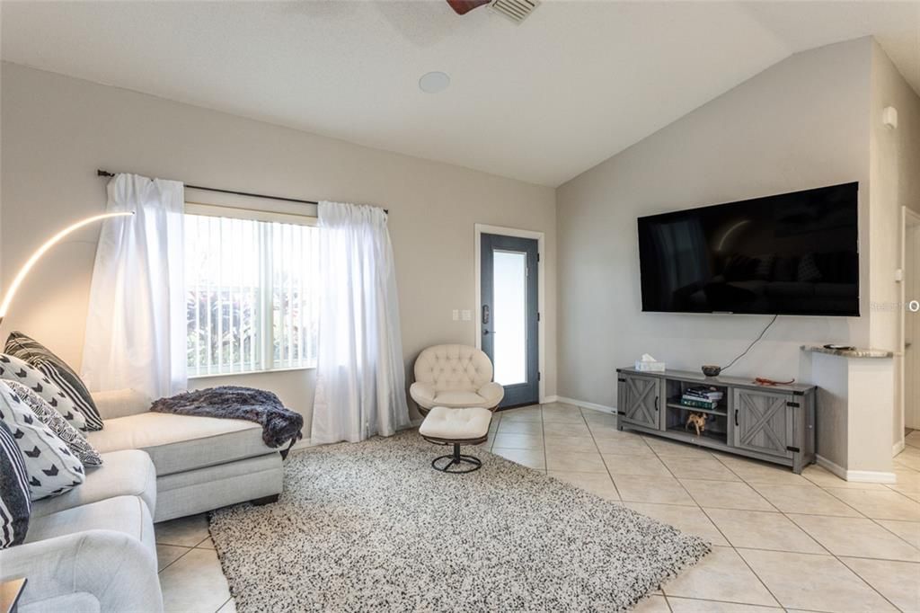 Active With Contract: $244,900 (2 beds, 2 baths, 1074 Square Feet)